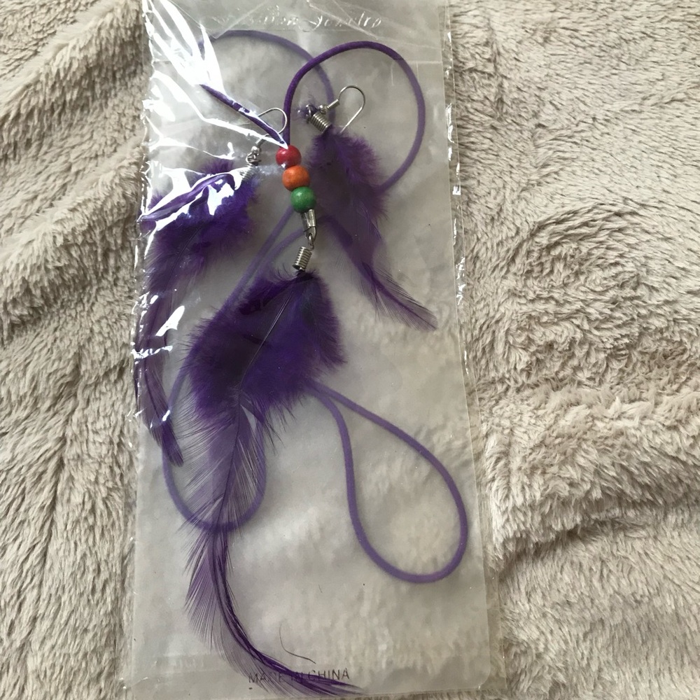 ♥️5/$20 Purple Feather Jewelry Set